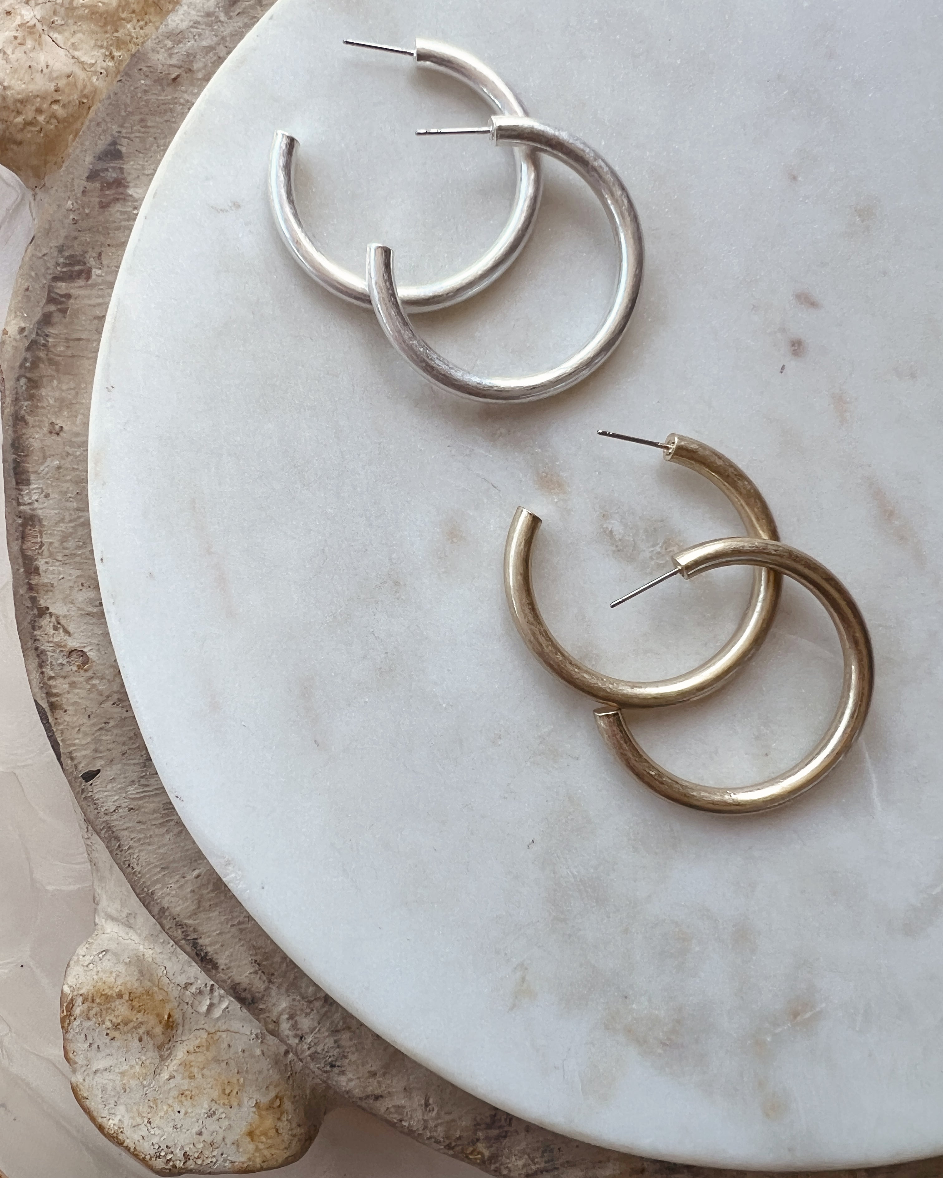 Medium Hoops 1.5"
